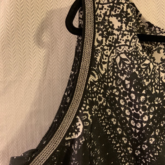 1X tunic top (fits 2X) - Picture 2 of 5